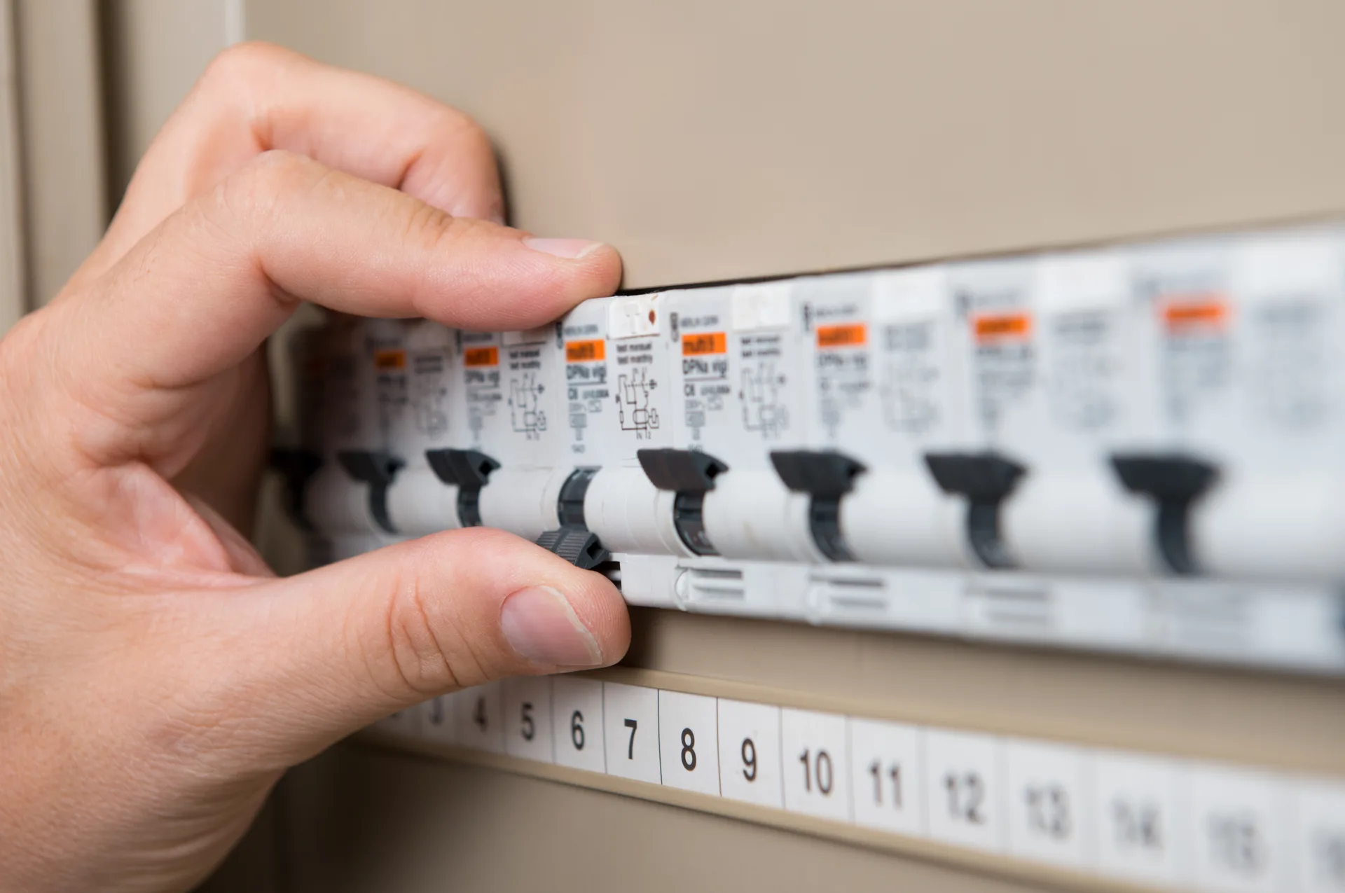 Electrician Point Clare, licensed electricians serving Point Clare